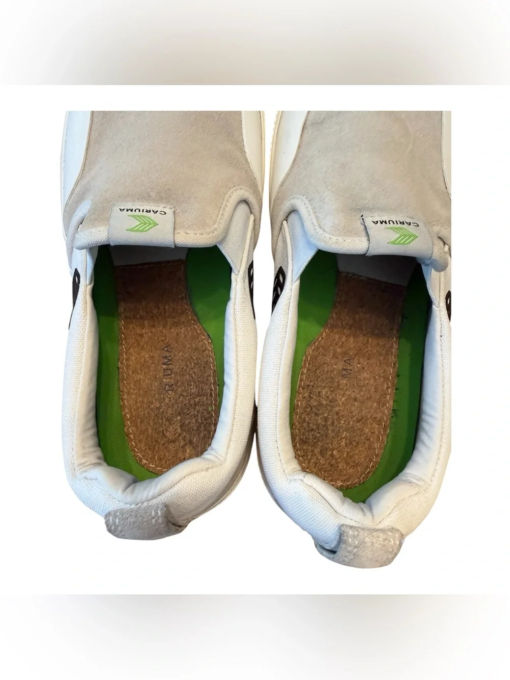 Cariuma Men’s Slip-On Skate Pro Loafers in Beige, White and Black. Size 9